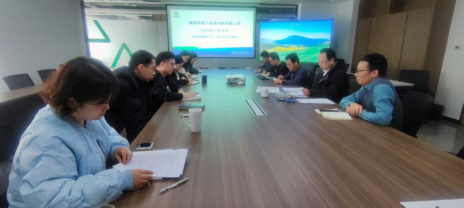 科学经营明方向 谋定而动开新局-钻研院召开2025年工作会议.jpg